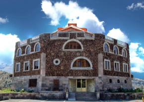 Отель Amrots Hotel  Вайк